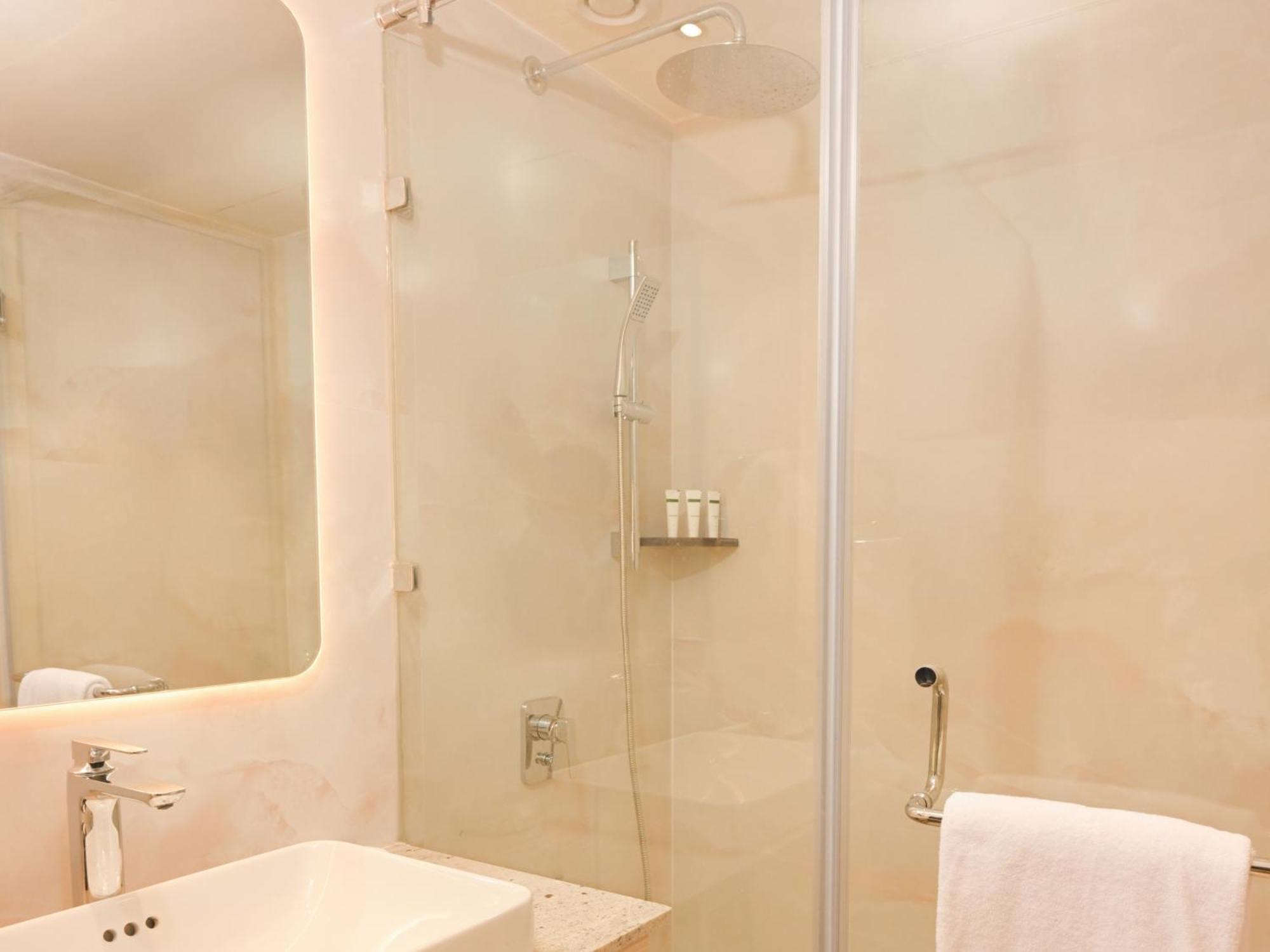 Arrival Hotel Hajdarabad Zewnętrze zdjęcie